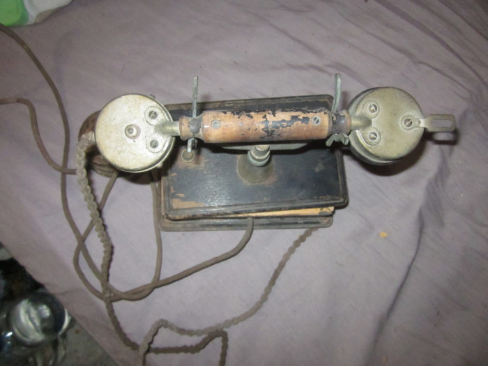 3 telefoane vechi defecte din ebonita nu se dau separat si nu se trimit colet