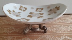 FRUCTIERA, ELEGANT OBIECT DECORATIV PE SUPORT METALIC CU PICIORUSE, CENTRU MASA. foto