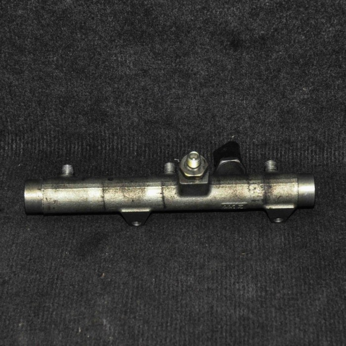 Rampa de combustibil st&acirc;nga AUDI A8 D3 4E2, 4E8 2006 OEM: 059130089D