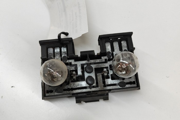Suport de bec VW CORRADO 53I 1994 OEM: 321945259 30825146