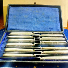 C492-Set 12 Cutite Aulion Rocaille Rococo vechi metal argintat.