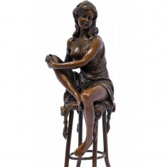 Statueta bronz pe un soclu din marmura cu o doamna la bar BJ-11