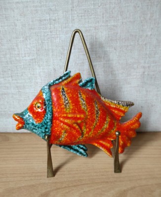 Obiect decorativ din ceramică, pește foto