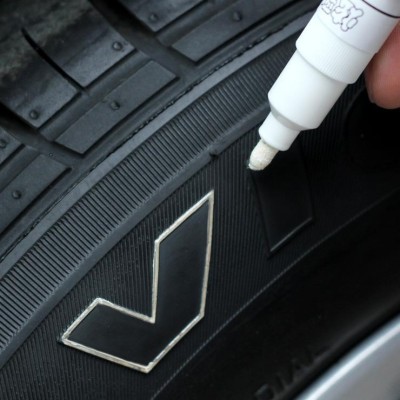 Marker permanent pentru anvelope, rezistent la ap&amp;Auml; &amp;Egrave;i uzur&amp;Auml;, culoare alb &amp;acirc; vizibilitate maxim&amp;Auml; &amp;Egrave;i durabilitate extins&amp;Auml; foto