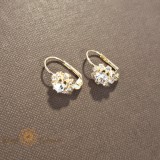 Cercei clasici placati cu aur decor floare cu cristal zirconia alb in centru