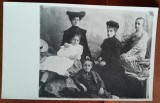 Fotografie tip carte postala, familie perioada interbelica