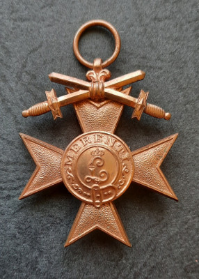 Medalie militara - Crucea Meritul Militar, Clasa III cu sabii - A 3694 foto