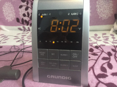 RADIO CU CEAS SI ALARMA GRUNDIG SONOCLOCK 760 FUNCTIONAL.CITITI DESCRIEREA ! foto