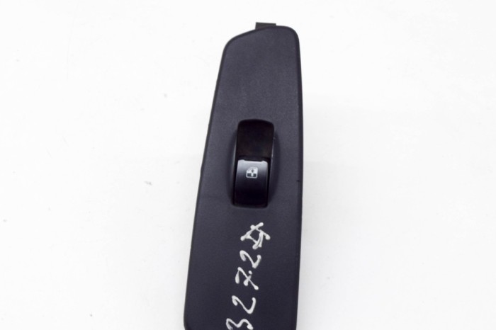 Buton geam ușă dreapta spate SSANGYONG REXTON GAB_ 2004 OEM: 96190777,85840-08100 13805628