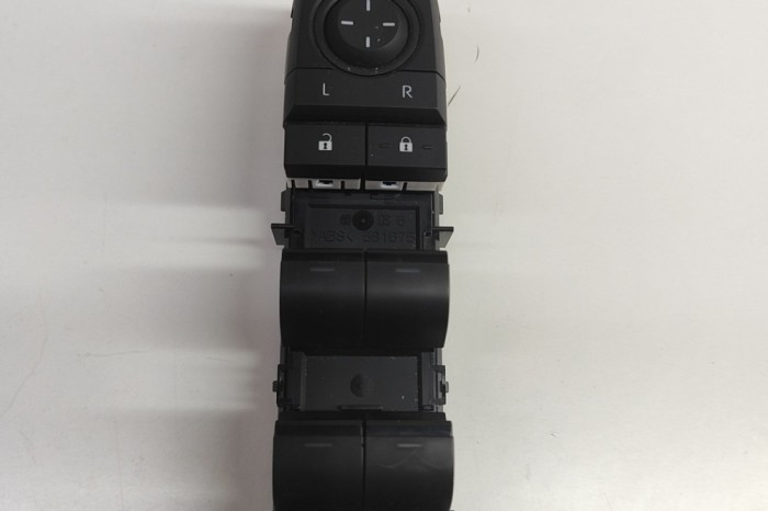Buton geam ușă st&acirc;nga față TOYOTA C-HR _X2_, _H2_ 2023 OEM: 84040-47140 30770179