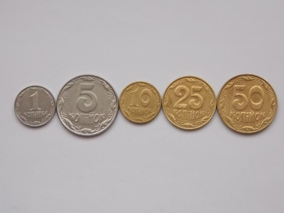 LOT 5 MONEDE DIFERITE UCRAINA foto