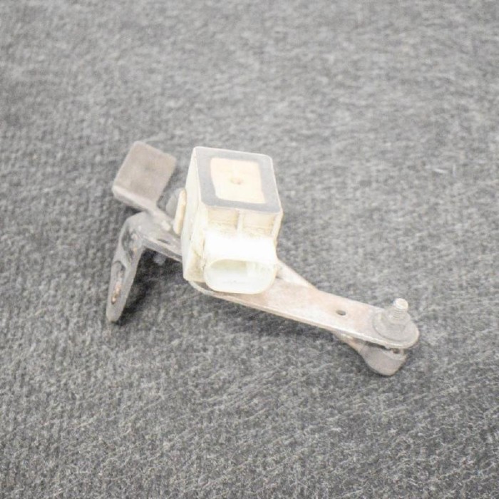 Senzor de nivel &icirc;nălțime dreapta spate MASERATI GHIBLI M157 2014 OEM: CP17/968,89089984 | 10541760