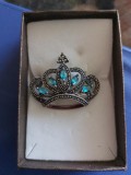 Brosa vintage argint regala cu coroana