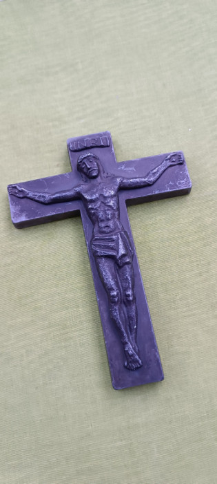 Crucifix vechi din zinc, marcat