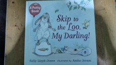Skip to the loo, darling !-Sally Lloyd Jones,Illustrated by Anita Jeram