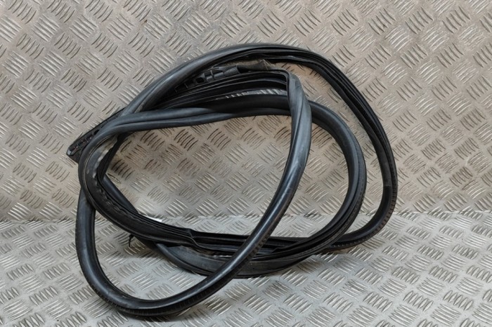 Garnitura ușă dreapta față BMW 2 Coupe F22, F87 2014 OEM: 7348420 | 28821455