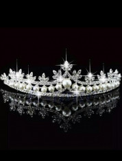 Diadema / tiara / coronita cu perle si cristale tip Swarovski foto