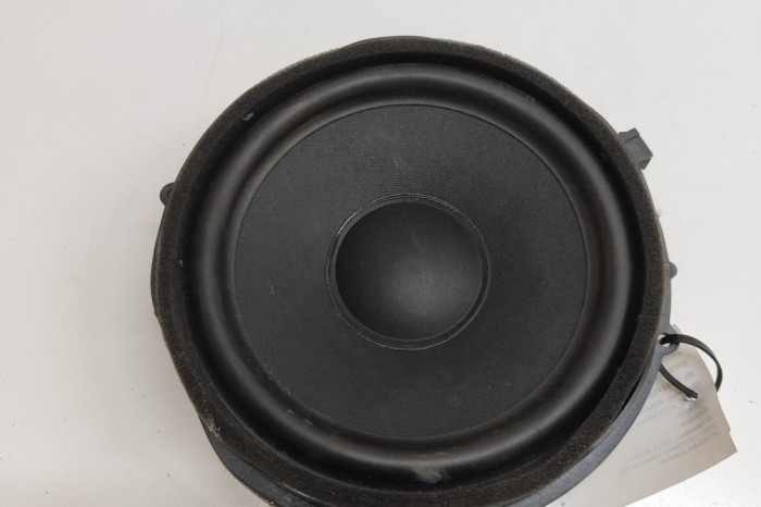 Subwoofer TESLA MODEL S 2018 OEM: 1004833-03-A | 31875258