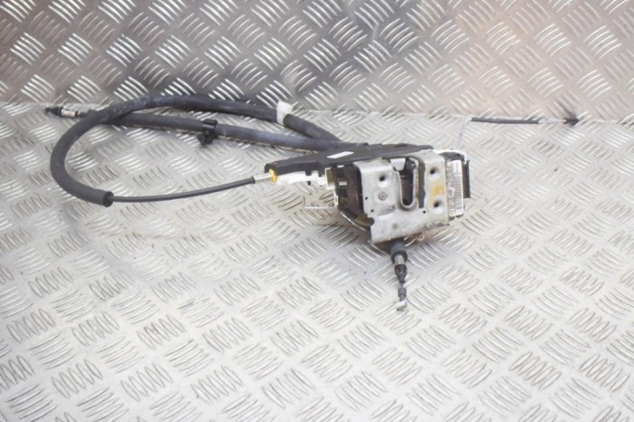 &Icirc;ncuietoare ușă dreapta față MASERATI QUATTROPORTE VI 2014 OEM: 670006481,68202997AA 12215378