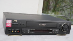Video recorder S-VHS stereo Hi-Fi JVC HR-S6711 foto