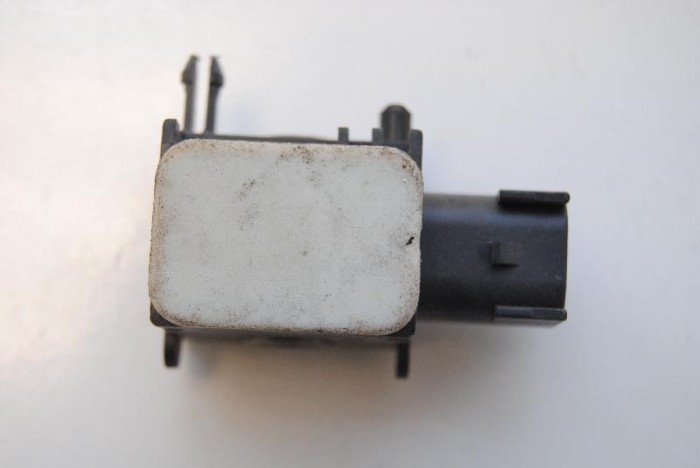 Senzor de impact st&acirc;nga față HYUNDAI SANTA F&Eacute; I SM 2005 OEM: 95930-2B000 1749778