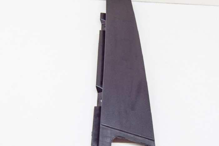 Ornament vertical ușă dreapta spate OPEL Crossland X P17 2019 OEM: 39123009 11545095