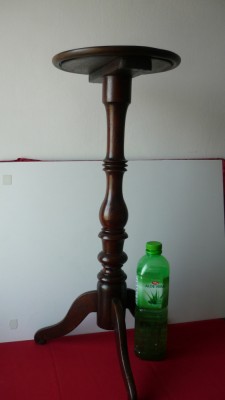 MASUTA, MASA, PIEDESTAL, ROTUNDA LEMN SCULPTAT foto