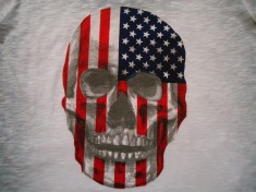 TRICOU BARBATI ALB PRESPALAT MANECA SCURTA CAP DE MORT STEAG AMERICA