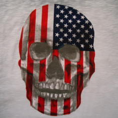 TRICOU BARBATI ALB PRESPALAT MANECA SCURTA CAP DE MORT STEAG AMERICA