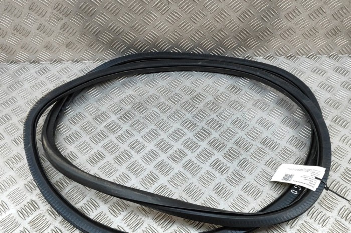 Garnitura ușă dreapta spate MERCEDES-BENZ GLE W167 2024 OEM: A1676972500 | 28355891