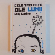 CELE TREI FETE ALE LUNII de SALLY GARDNER , 2013