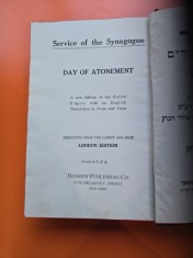 Service of the Synagogue: Day of Atonement - editie bilingva in engleza/ebraica