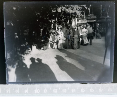FOTOGRAFIE VECHE PE STICLA / NEGATIV FOTO , ANII 1900 - GRUP foto