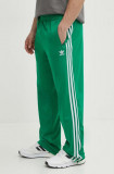 Cumpara ieftin Adidas Originals pantaloni de trening culoarea verde, cu imprimeu, IU0768