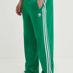 adidas Originals pantaloni de trening culoarea verde, cu imprimeu, IU0768