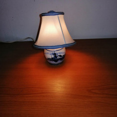 Lampa veioza vintage ceramica albastru cu abajur textil Delft Olanda