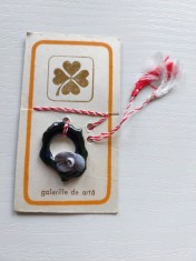 Martisor vechi romanesc de ceramica, anii 80, Fondul plastic Galeriile de arta, colectie