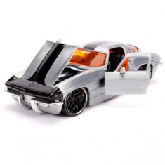 Jada Toys 20th Anniversary 1963 Chevy Corvette, macheta auto 1:24 foto