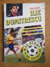 Carte fotbal de colectie despre viata lui Ilie Dumitrescu. foto