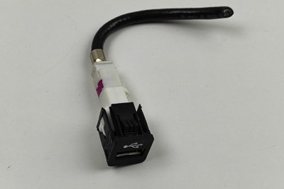USB BMW 3 G20, G28 2024 OEM: 9229294 30469848 foto