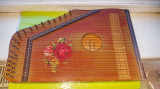 E201-Titera Imperial Harp lemn. Lungime 28 cm, latime 25, grosime 5.5 cm.