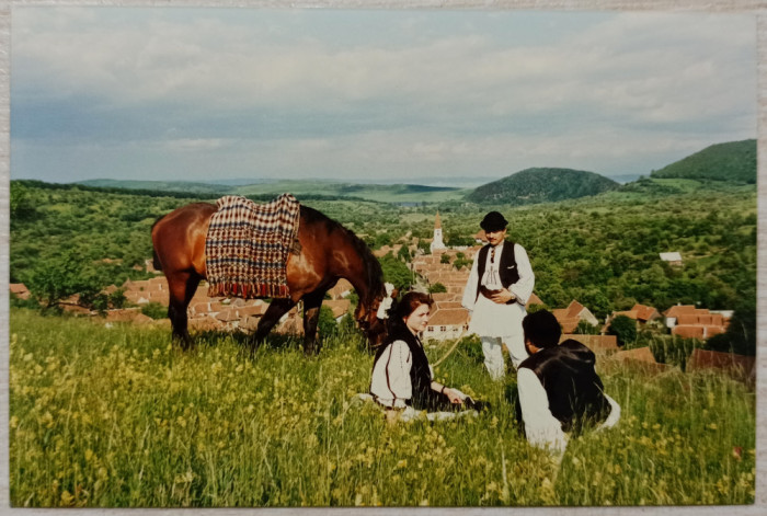 Tineri in port national, cu cal// fotografie de presa anii &#039;90-2000