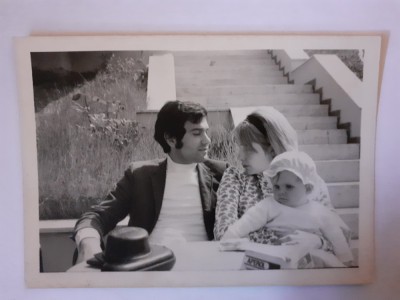 Fotografie dimensiune 6/9 cm cu cuplu și copil la masă foto