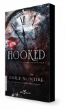 Cumpara ieftin Hooked (un roman din seria Never After)