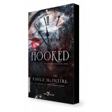 Hooked (un roman din seria Never After)