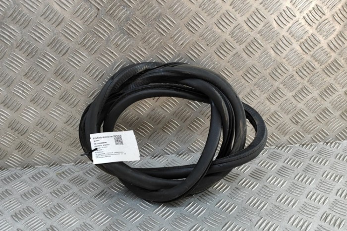 Garnitura ușă dreapta față PORSCHE PANAMERA 970 2012 OEM: 97053727600 | 31388047