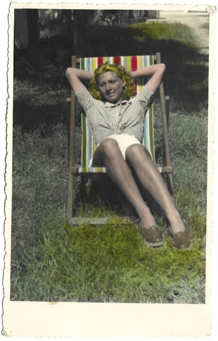 P1873N Fotografie colorizată din perioada regalității, studio Bilinski, București