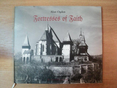 FORTRESSES OF FAITH , 21 PICTORIAL HISTORY OF THE FORTIFIED SAXON CHURCHES OF ROMANIA by ALAN OGDEN , 2000 foto