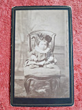 Fotografie tip CDV, fetita cu palariuta, inceput de secol XX