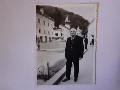 Fotografie dimensiune CP cu bărbat &amp;icirc;n Herculane (județul Caraș-Severin) foto